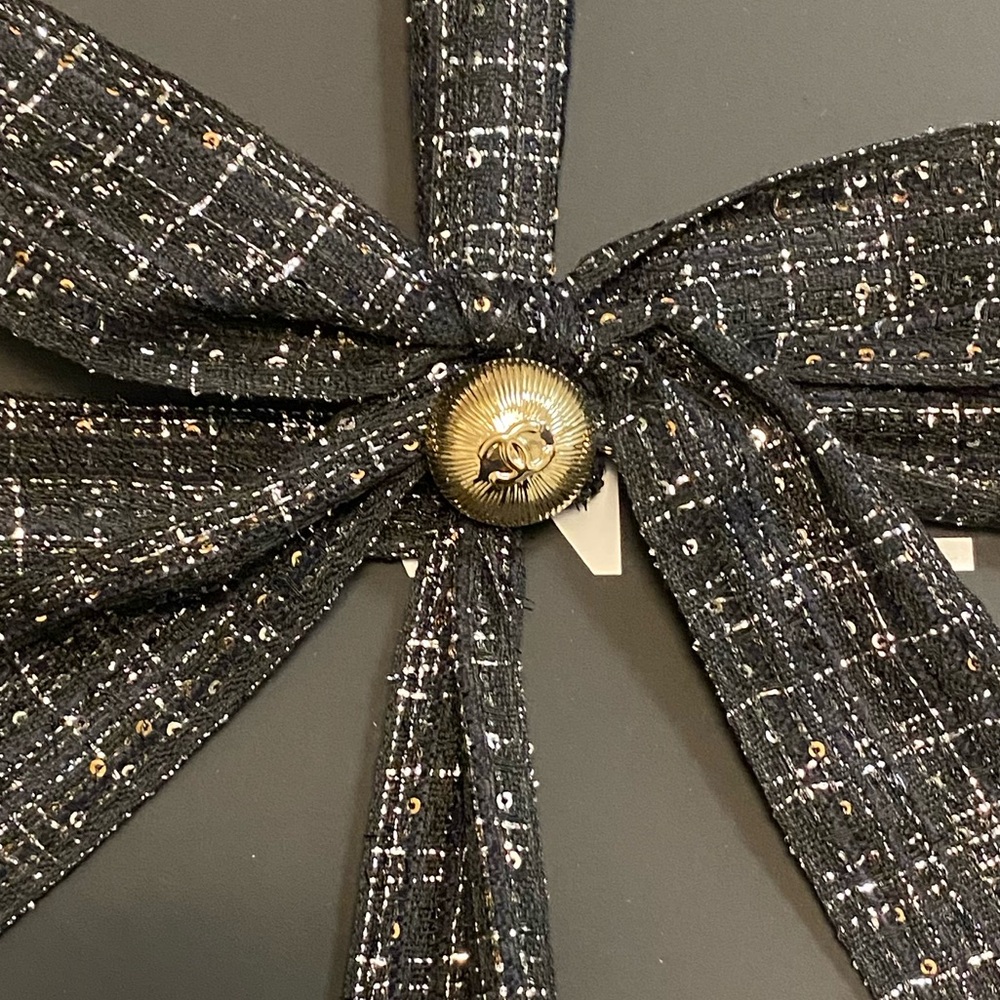 4 Chanel holiday charm/buttons - Picture 5 of 12